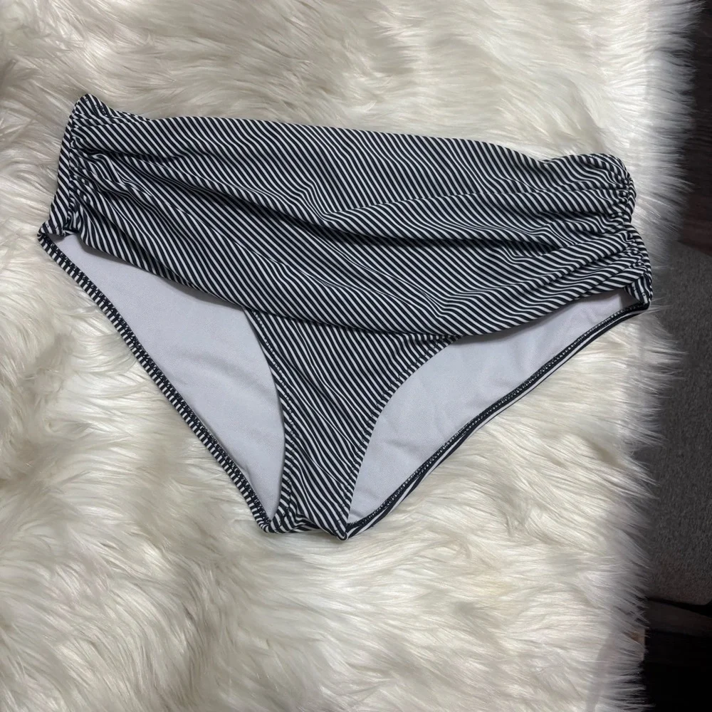 Amazon striped bikini bottom - Picture 2 of 3